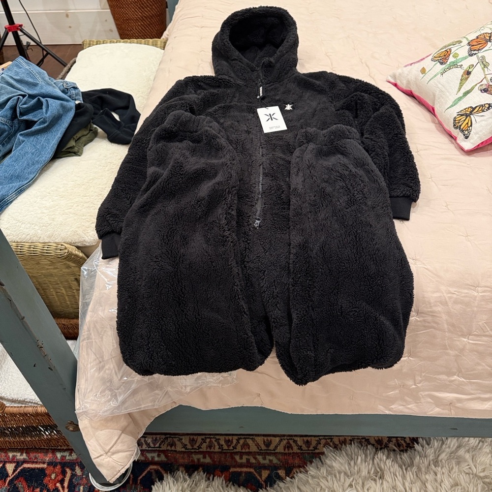 Onepiece NWT Black Puppy Sherpa XS - Picture 5 of 6